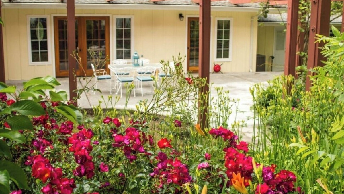 Salyer Other | Relax & Recharge in a Spacious 7-Bedroom Rural Salyer House: Pool + Wifi
