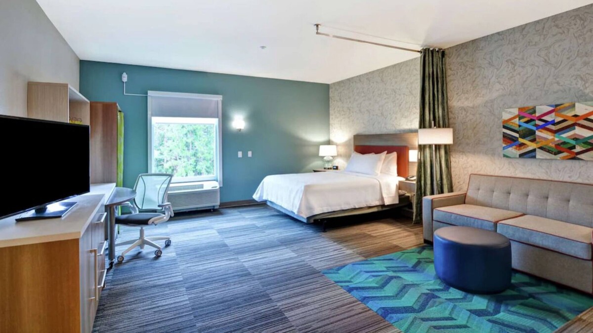Daytona Beach House | Relax & Rejuvenate In Our Spacious Accommodations! w/ Full Kitchen, Onsite Pool!