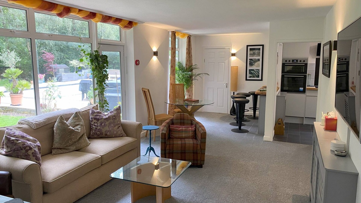 Wickham House | Relax surrounded by woodland in the Annex at Capers End!