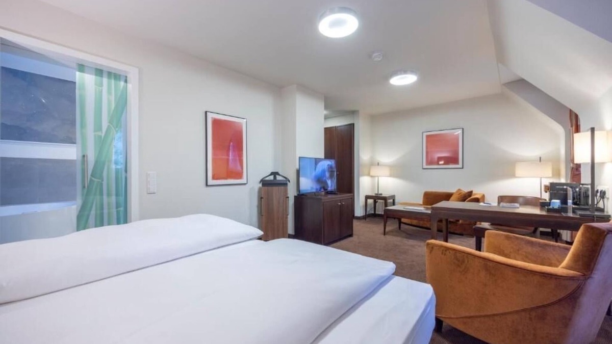 Heiligenhaus Apartment | Relax Unit Near Kettwiger Stadtwald With Bistro Dining And Pet Friendly Parking