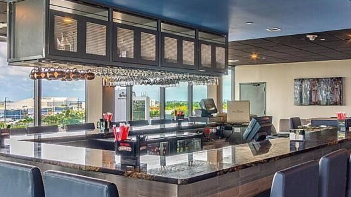 Miami Springs Hotel | Relax & Unwind! 2 Comfortable Units, On-site Pool, Close to Bayfront Park!