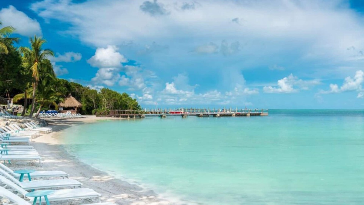 Rock Harbor Hotel | Relax & Unwind! 4 Comfortable Units, Beachside Bars, 2 Outdoor Pools!