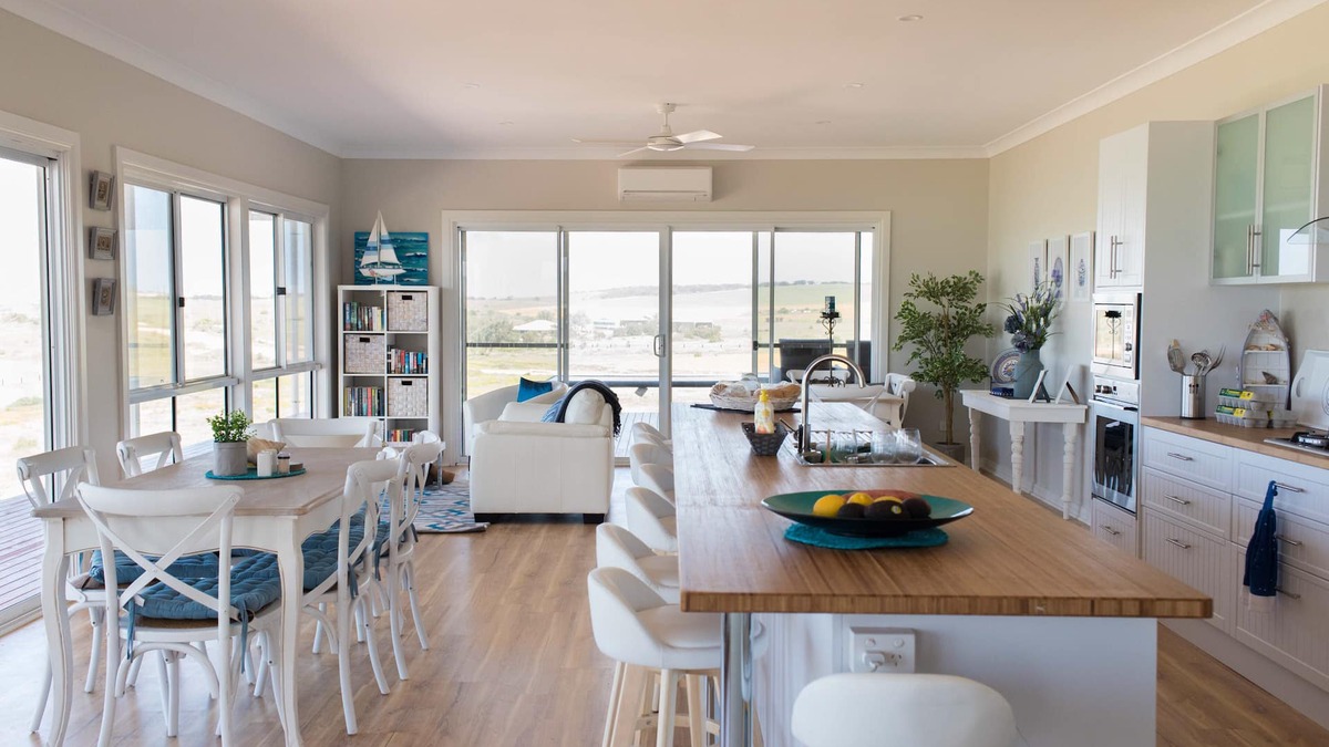 Wrenfordsley House | Relax & unwind at Shades of Blue Eco Retreat. Stunning bayviews & private beach