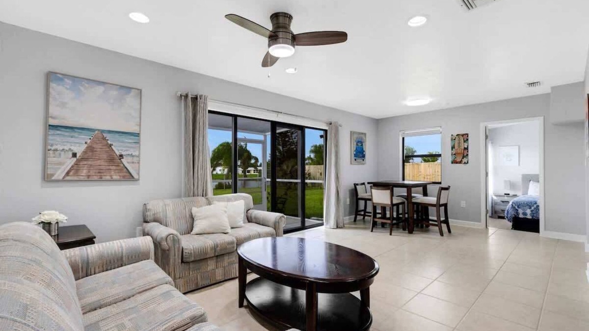 Port Charlotte House | Relax & Unwind: Lakefront Stay with Sunset Views