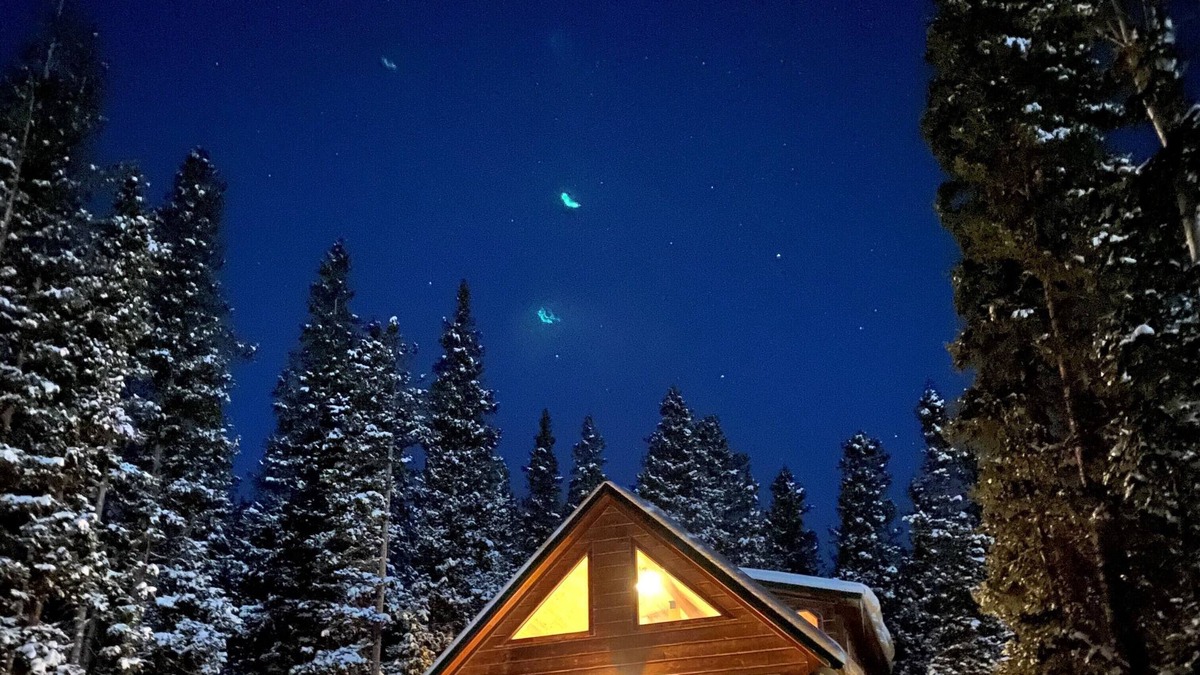Valley of the Sun Cabin | Relax with Family, Friends and Dogs, in a Secluded 4b/3b Cabin in the Woods
