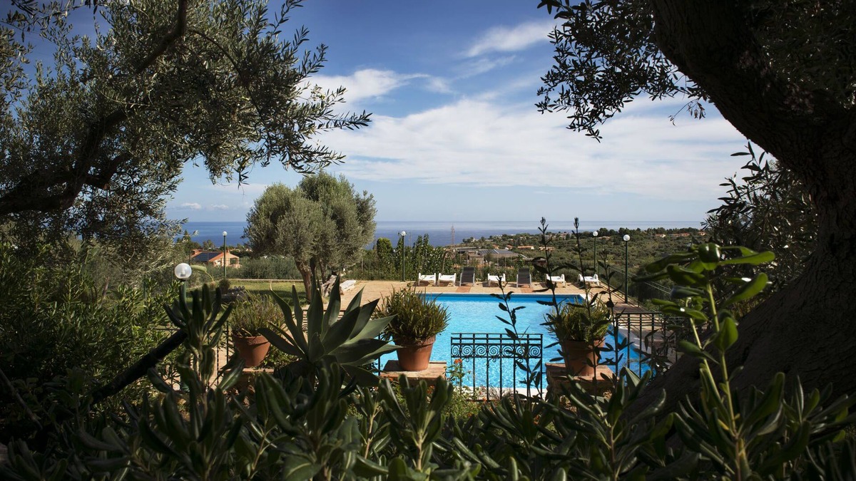 Mandra Capreria House | Relax with pool and see view!
