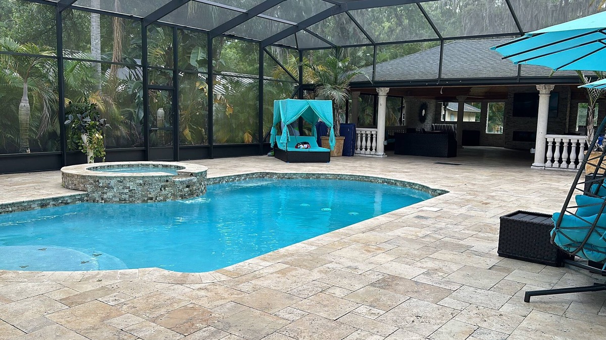 Lake Magdalene House | Relax with the whole family at this peaceful place to stay.