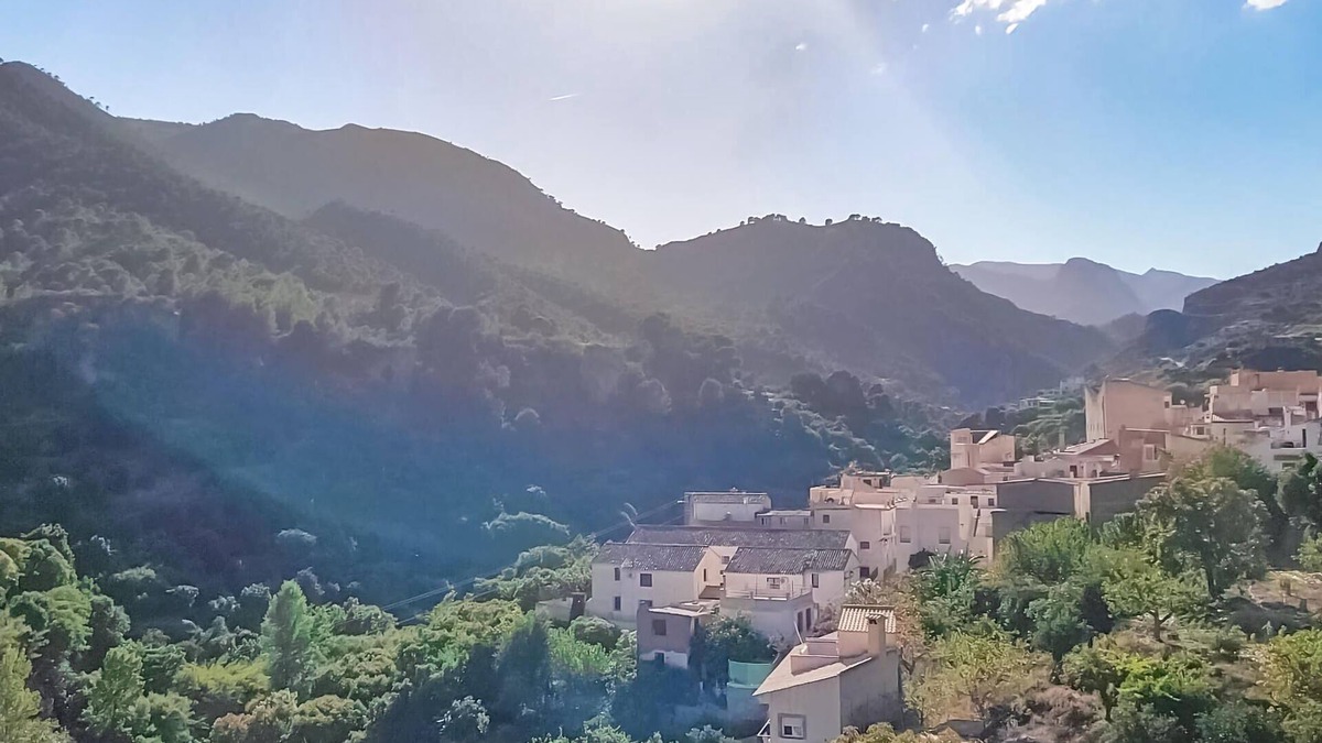 Guajar Faraguit House | Relax with your family in a small town in the mountains of southern Spain.