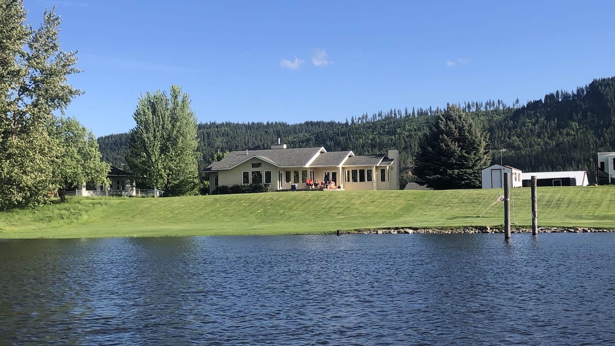 St. Maries House | Relax! You're on River Time!