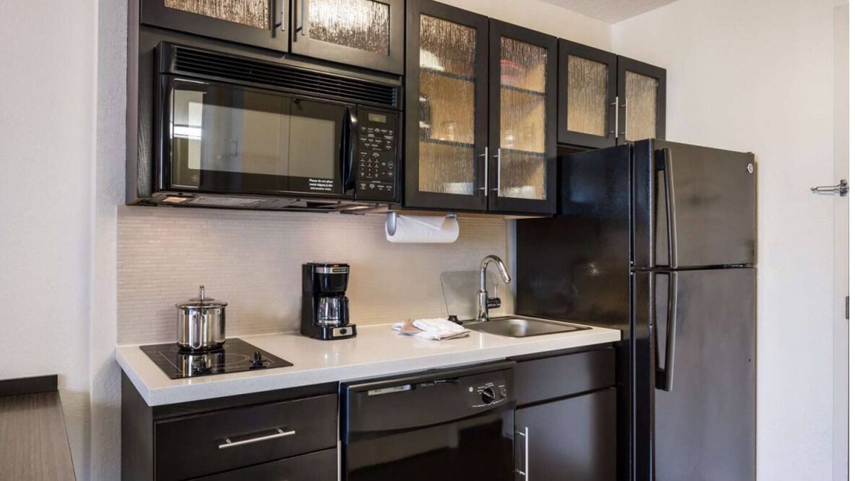 Nassau Bay Hotel | Relaxation and Comfort in Houston! 2 Modern Units, Full Kitchen, Pets Allowed!