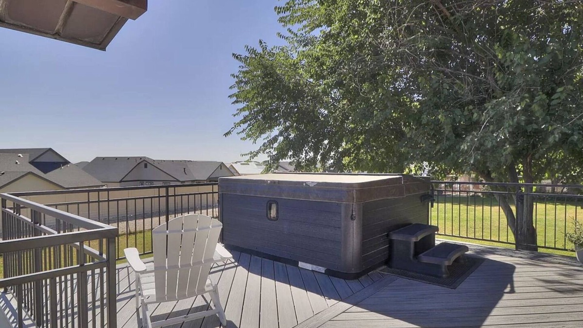 Caldwell House | Relaxation and Luxury Awaits in Caldwell with Private Pool and Hot Tub
