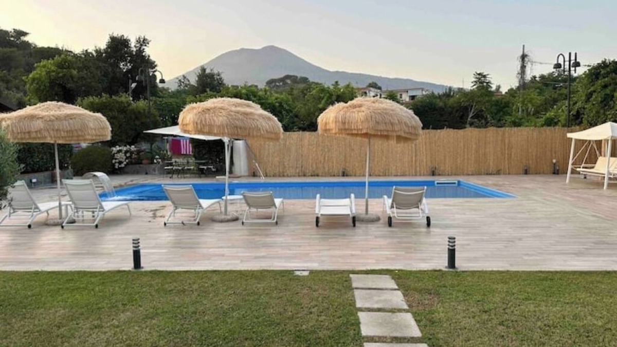 Trecase House | Relaxation with Jacuzzi and Pool between Pompeii and Capri