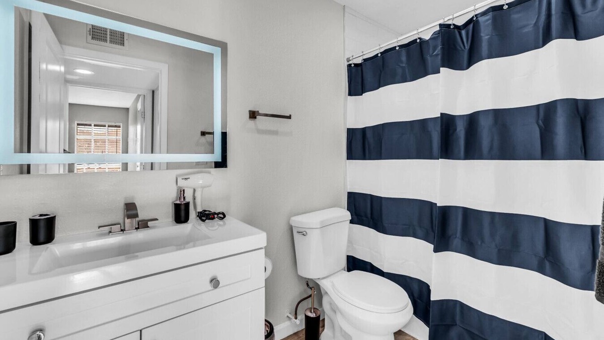 West Arlington Apartment | Relaxed 2BR Condo Close to Dining & Entertainment