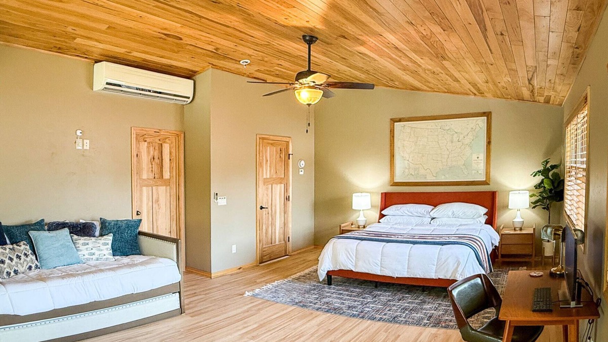 Nekoosa House | Relaxed Lakefront Cabin 3BR 3BA Private Dock