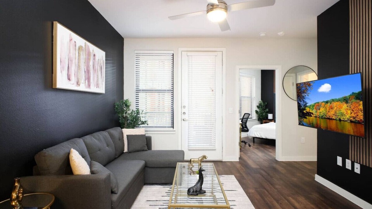 Near East Side Apartment | Relaxing 1BR w/Pool&Parkng, Near Rvrwlk&Conv Ctr