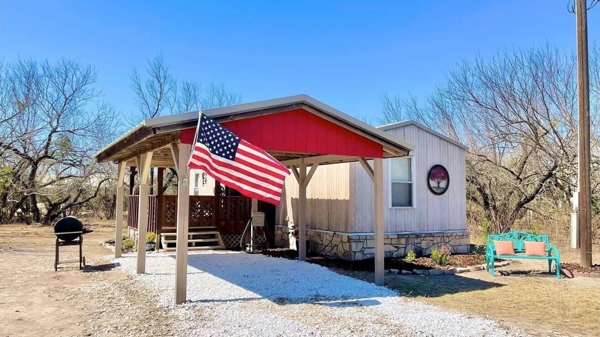 Brackettville House | Relaxing 2 bedroom home in Fort Clark Springs.