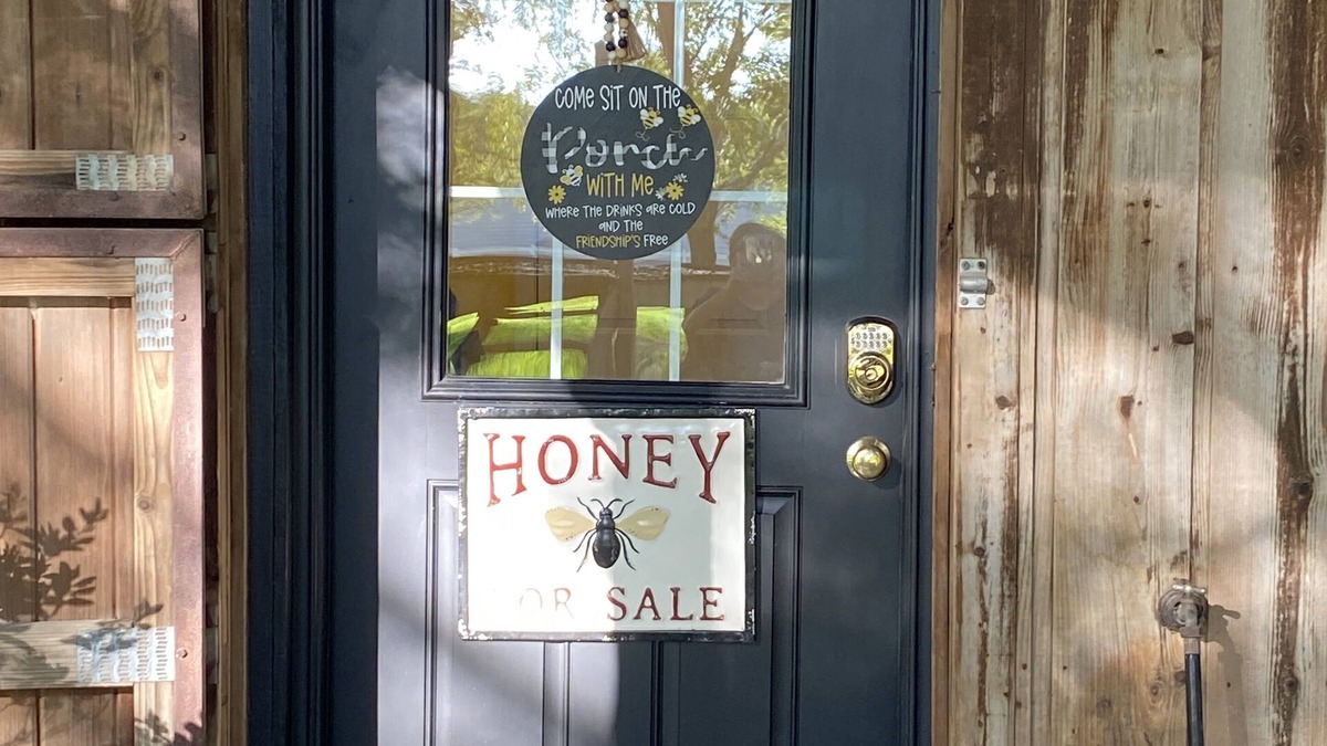 Katy Apartment | Relaxing 2 Bedroom Barn Apartment with Large Covered Patio