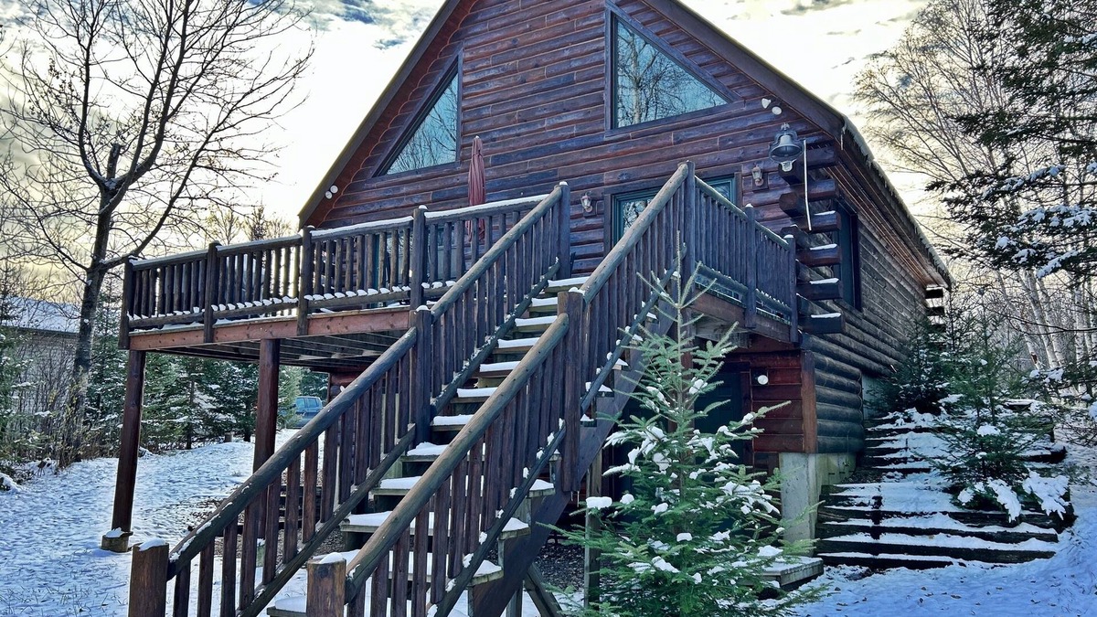 Oneida County House | Relaxing 3-bedroom family friendly cabin on Willow Lake with WiFi, AC, Washer&D