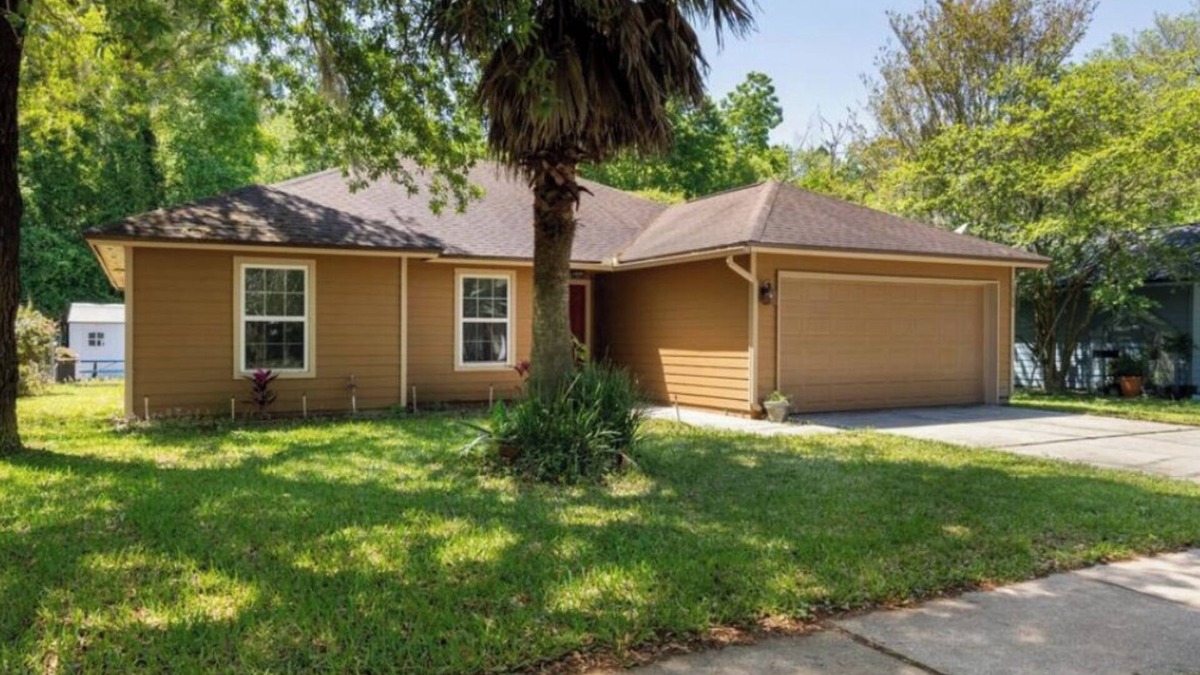 Northside House | Relaxing 3 Bedroom Home With Hot Tub
