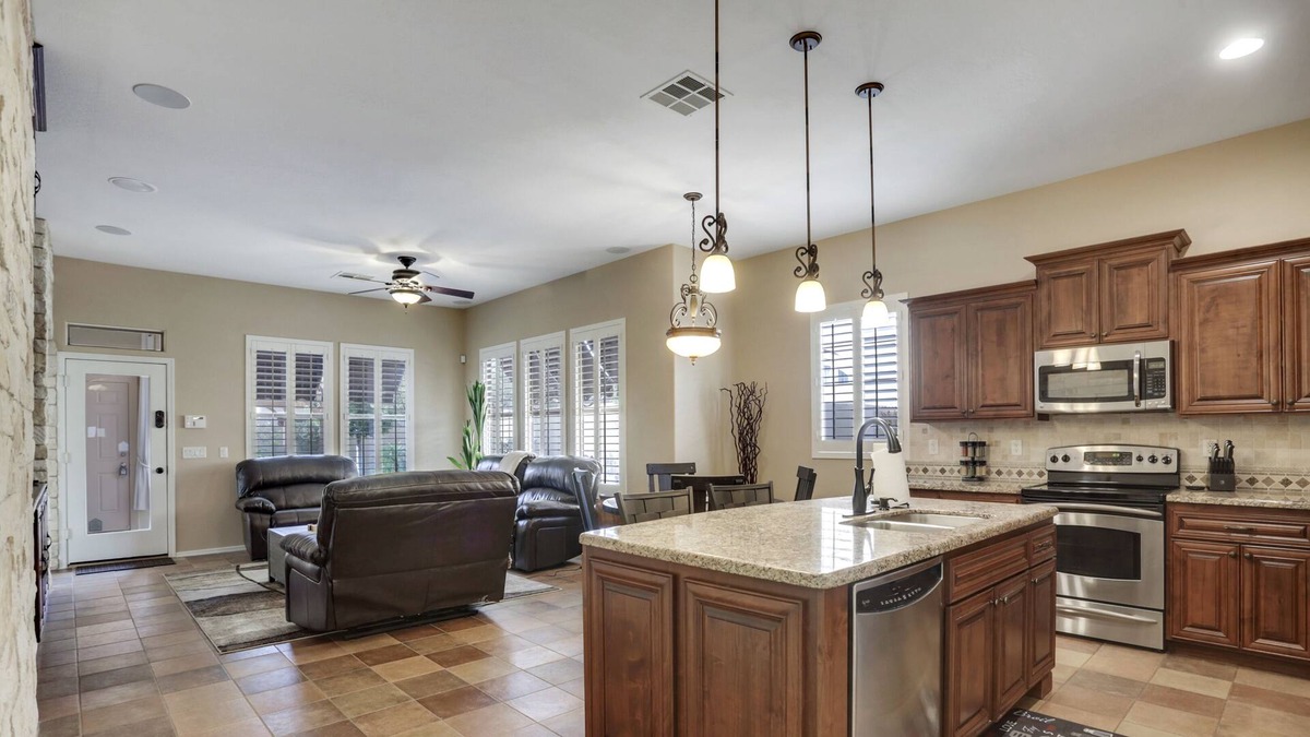 Verrado House | Relaxing 3bed 2 bath well equipped and designed home in the heart of Verrado