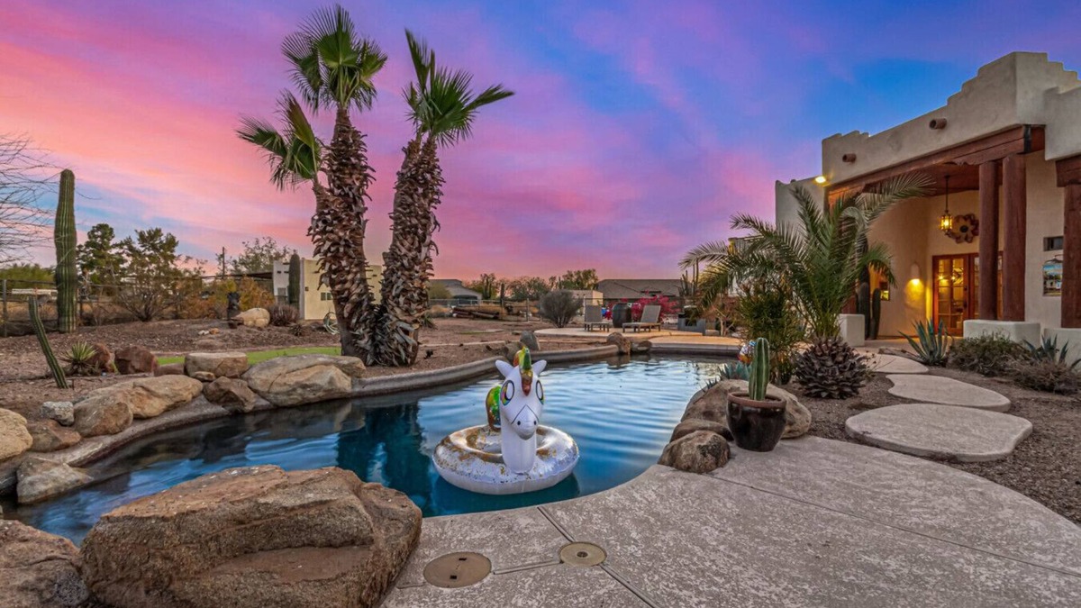 County Island House | Relaxing 3BR Haven w/Pool & BBQ for Family Time