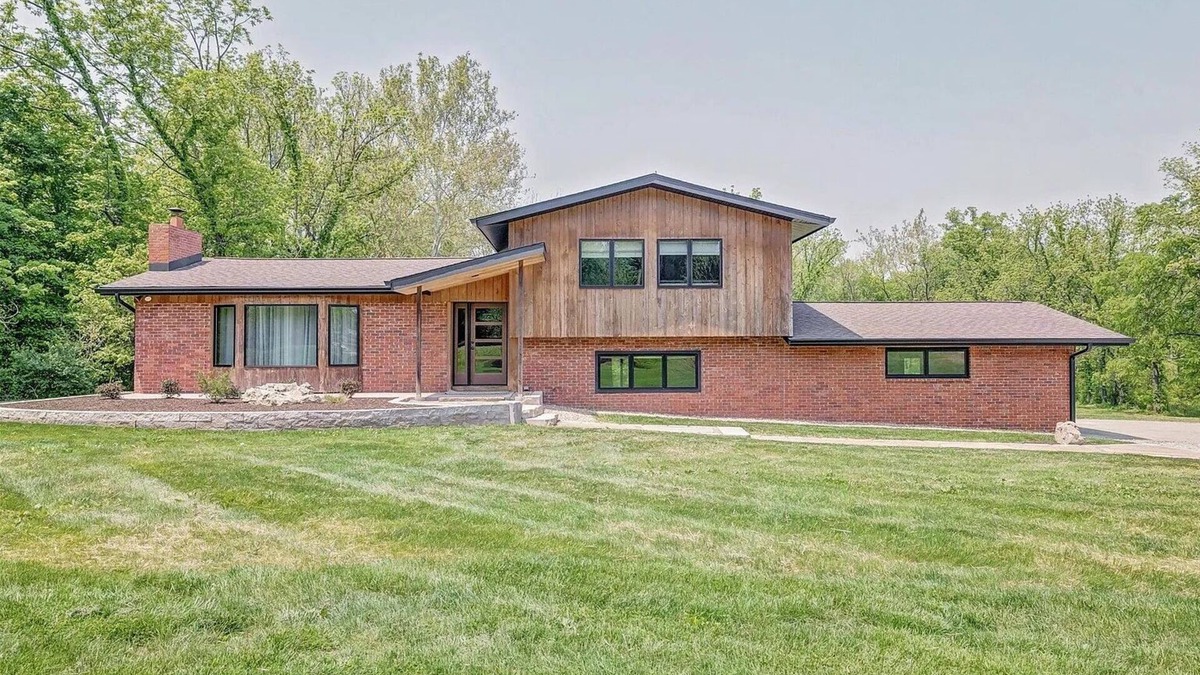 Bloomington House | Relaxing 5 Bedroom - 10 mins from IU stadium