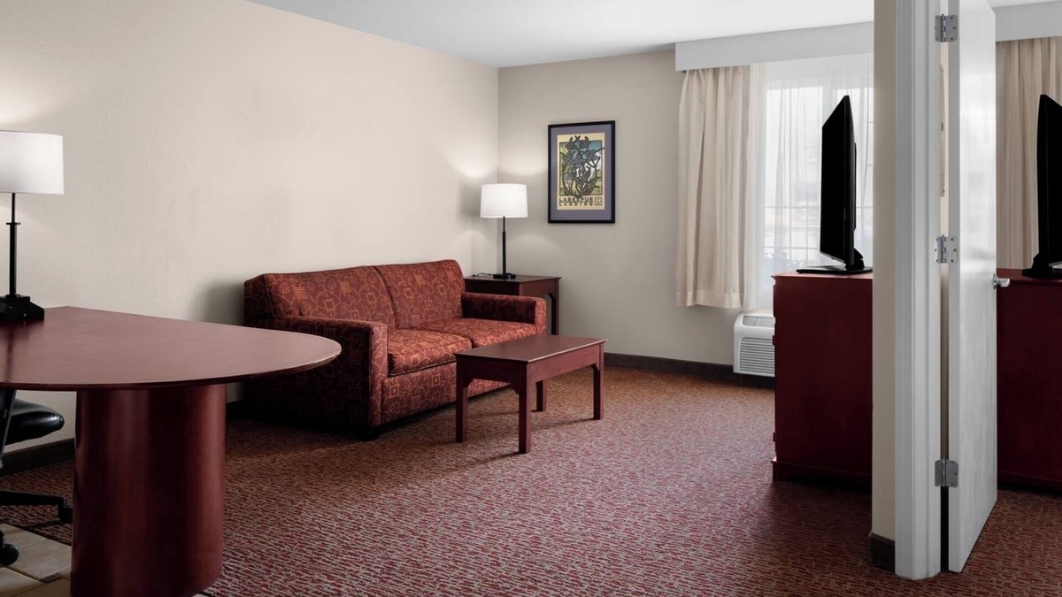 Pleasanton Hotel | Relaxing Bay Area Hotel Ideal for Romantic Couple Stay | Free Parking