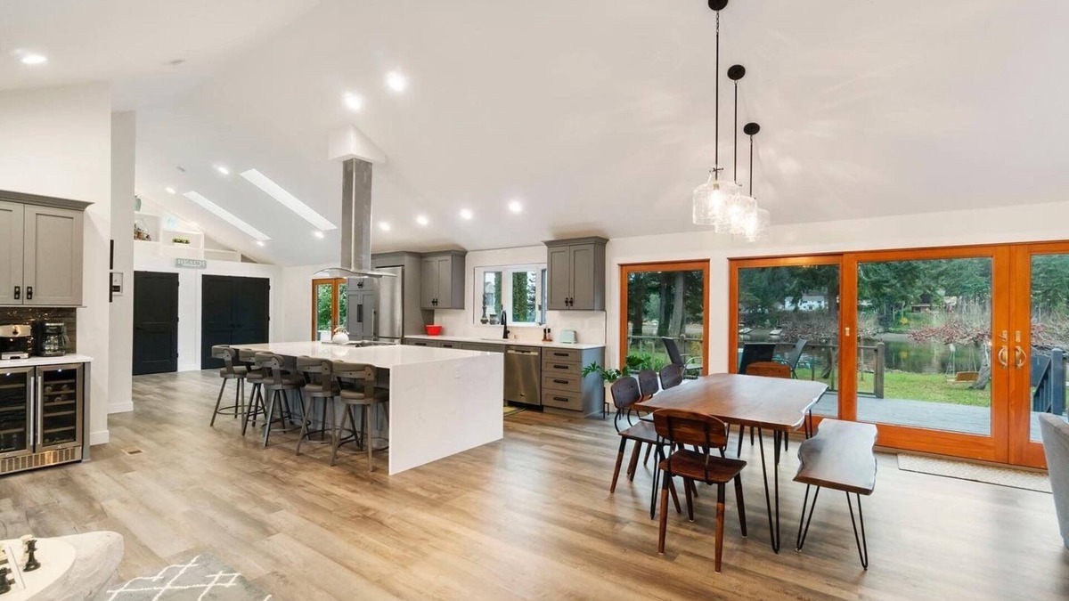 Burley House | Relaxing Beach House on Rocky Bay - waterfront!