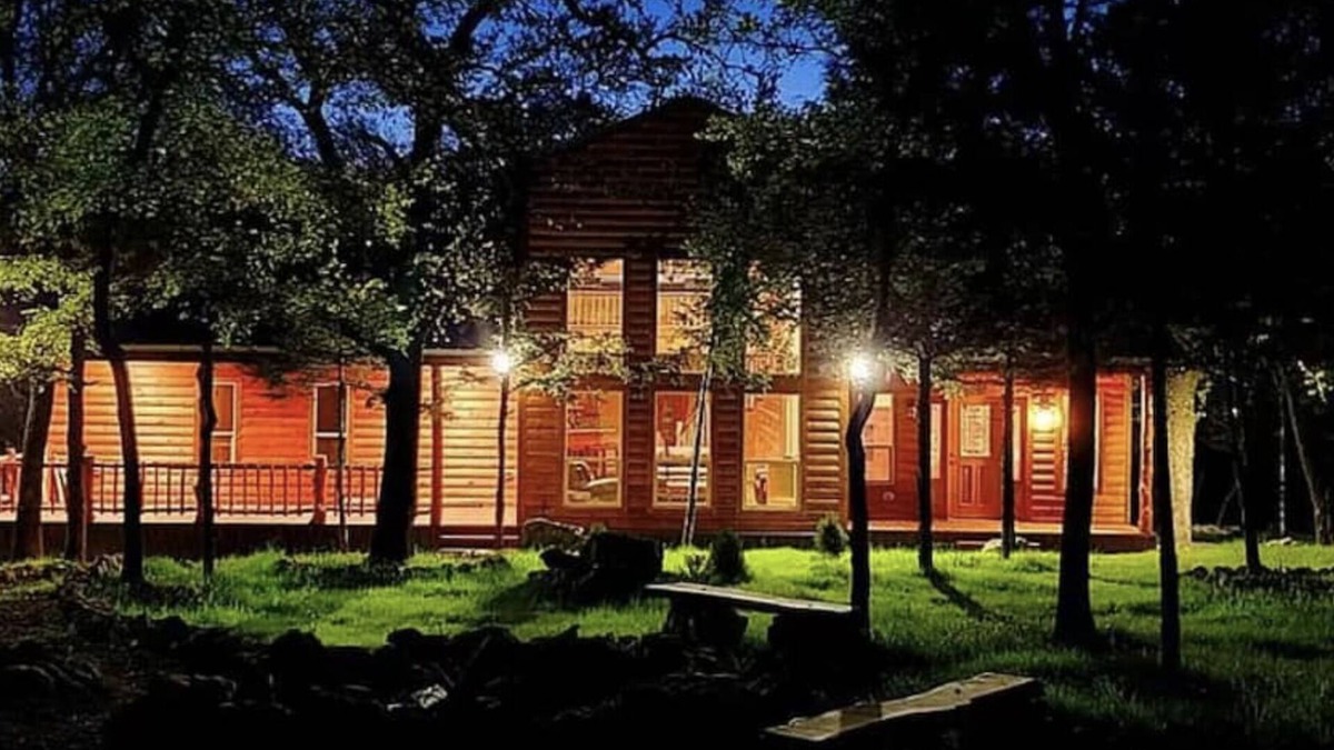Denison House | Relaxing Cabin Getaway near Lake Texoma ~ your retreat awaits!