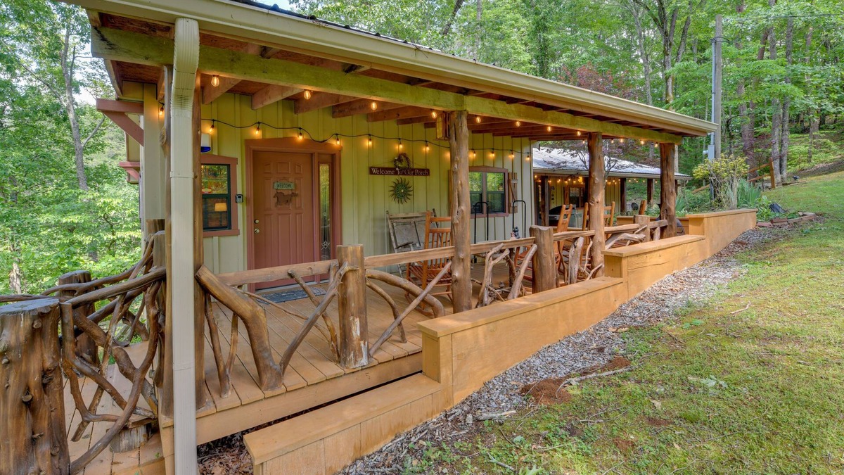 Deerfoot Park Estates Cabin | Relaxing Cosby Cabin w/Fire Pit & Covered Porch!
