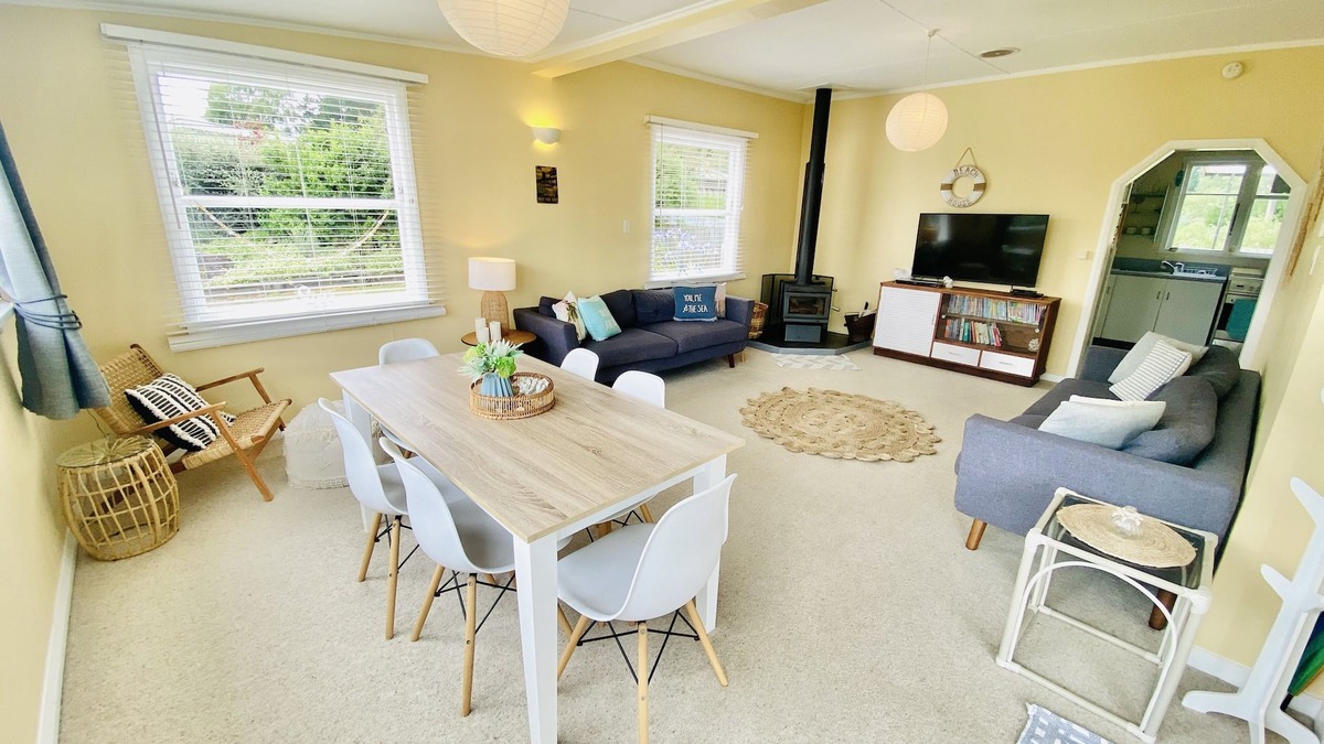Waikouaiti House | Relaxing cosy 1950's family beach house 1 block back from the beautiful beach.