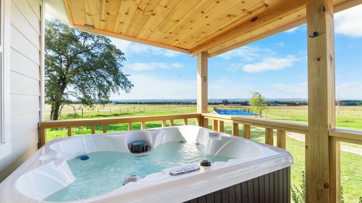 Fredericksburg Cottage | Relaxing cottage with private hot tub and firepit in the heart of wine country
