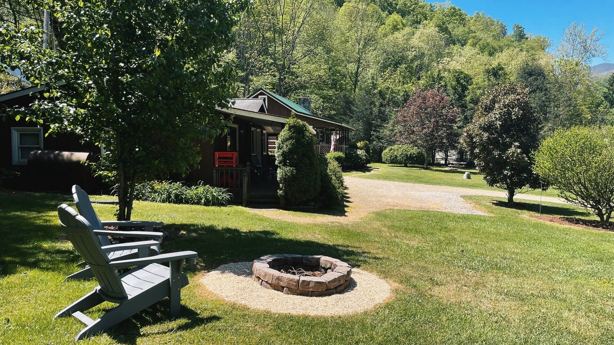 Canton House | Relaxing country cabin near the Blue Ridge Parkway