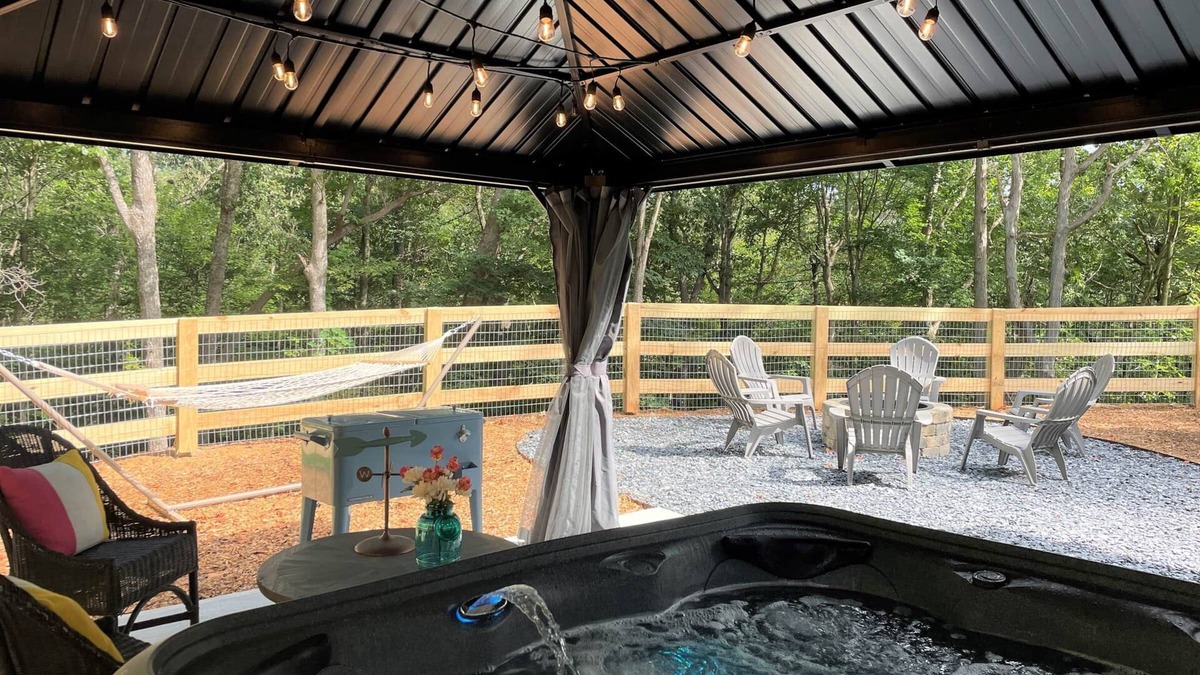 Dahlonega House | Relaxing Dahlonega Cottage with Hot Tub