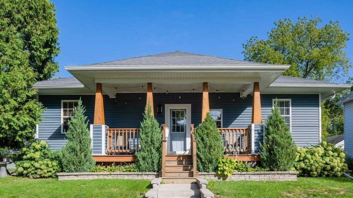 Appleton House | Relaxing Downtown 2BR Abode