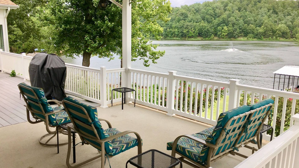 Goreville House | Relaxing escape or fishing getaway! Central location for hiking, wineries, fun