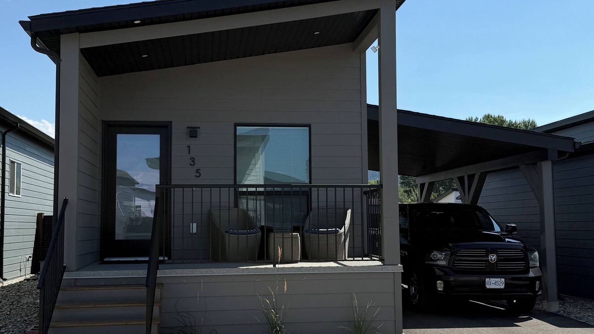 Central Okanagan House | Relaxing Fall Getaway 2BR Wine Country Retreat Near 7 Wineries, Lakes & UBCO