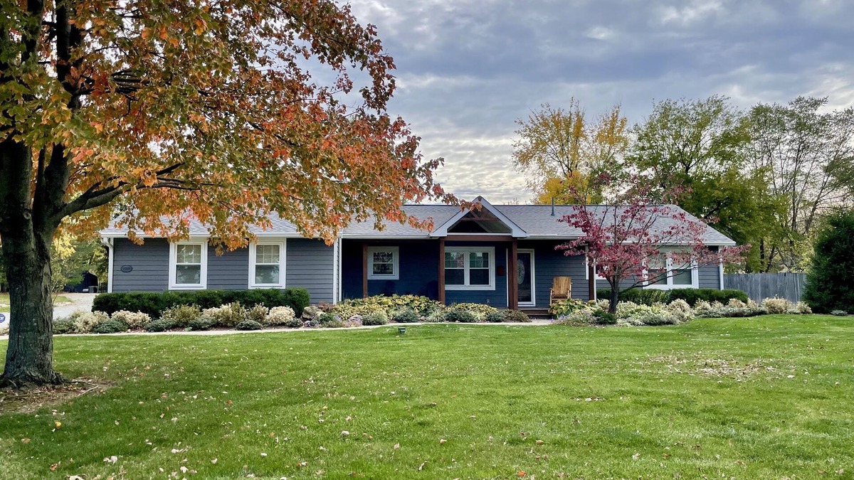 Westfield House | Relaxing family-friendly home in the country just 5 minutes from Grand Park.