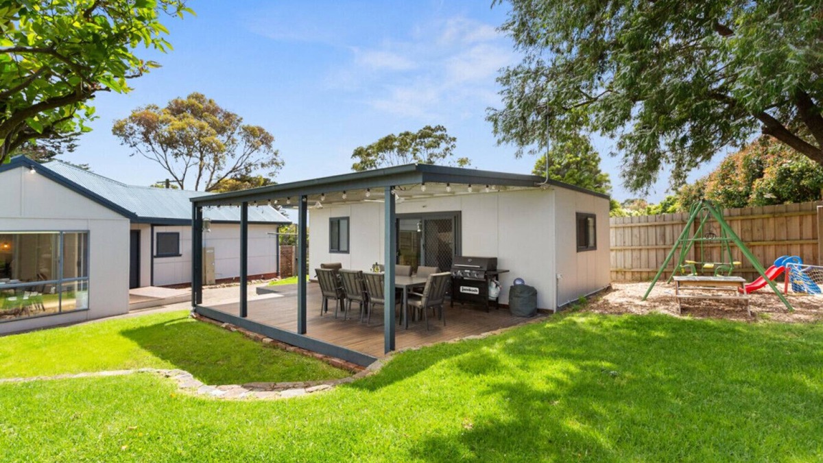 Dromana House | Relaxing Family Friendly Oasis: Warm Beach House