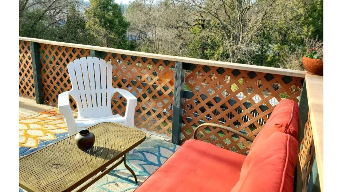 Jackson House | Relaxing Family Home with Hot Tub in Historic Jackson