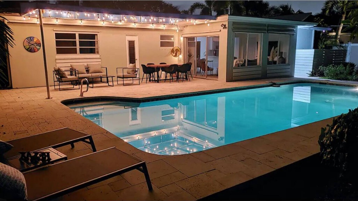 Coral Heights House | Relaxing Family vacation with Pool near Cruise, Airport, beach, downtown