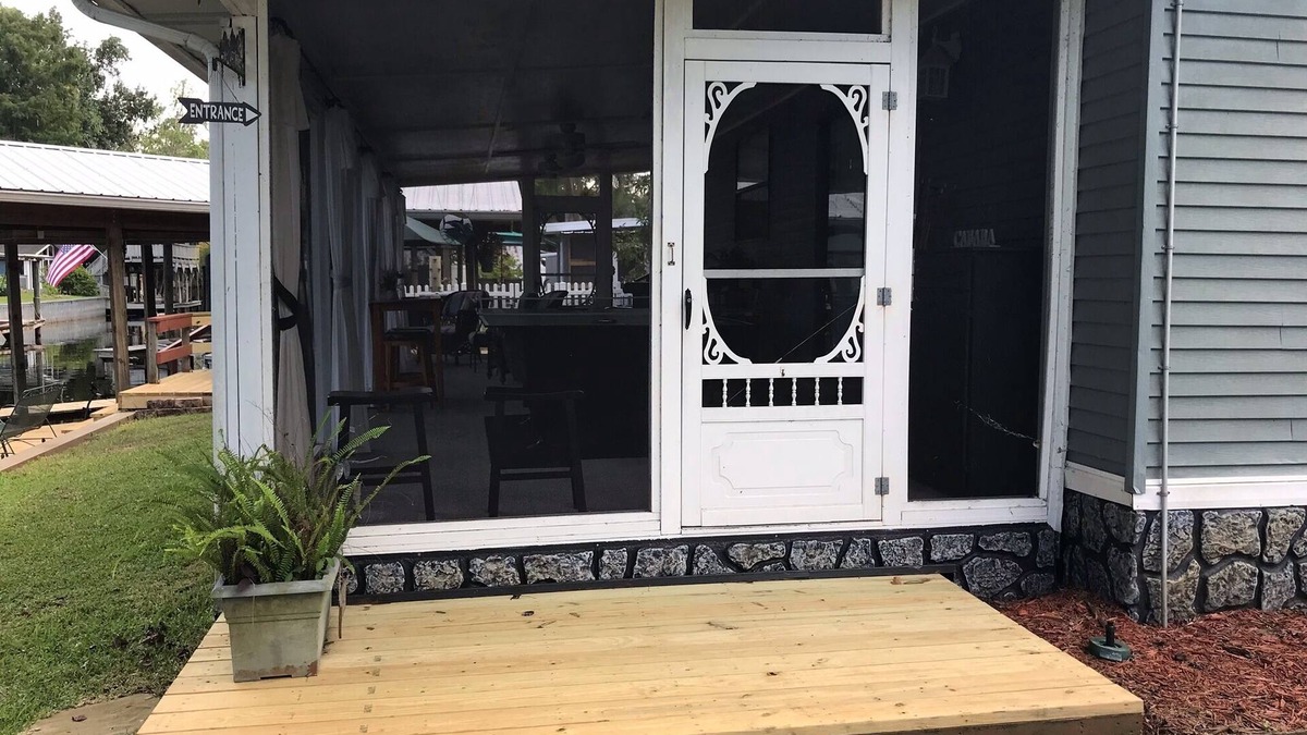 Astor House | Relaxing Getaway off of Florida's St Johns River!