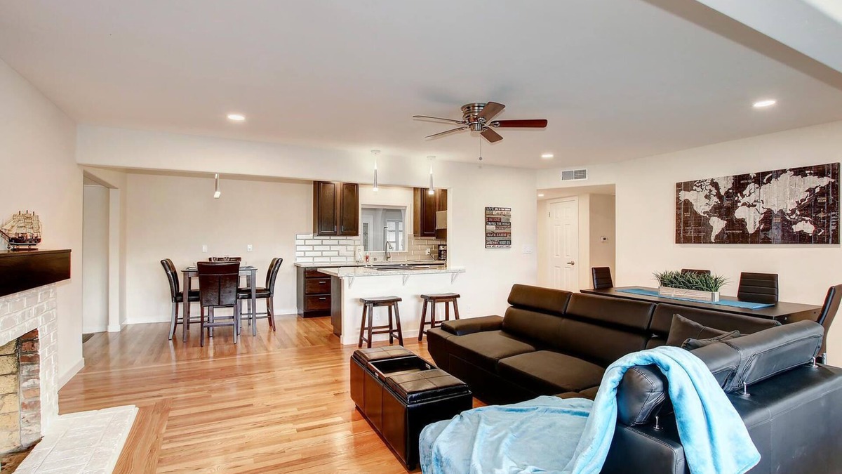 Citrus Heights House | Relaxing getaway with pool, outdoor bar, putting green and pool table