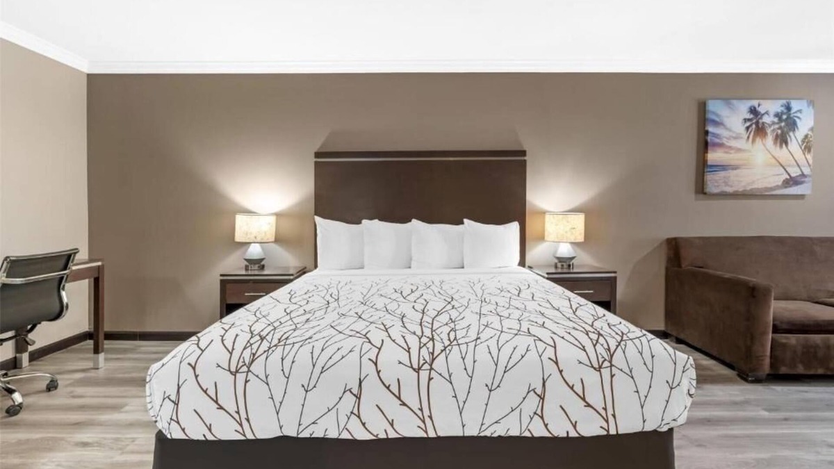 North Redondo Hotel | Relaxing Getaway w/Plush Bedding & Easy Beach Access – Great for Couples!