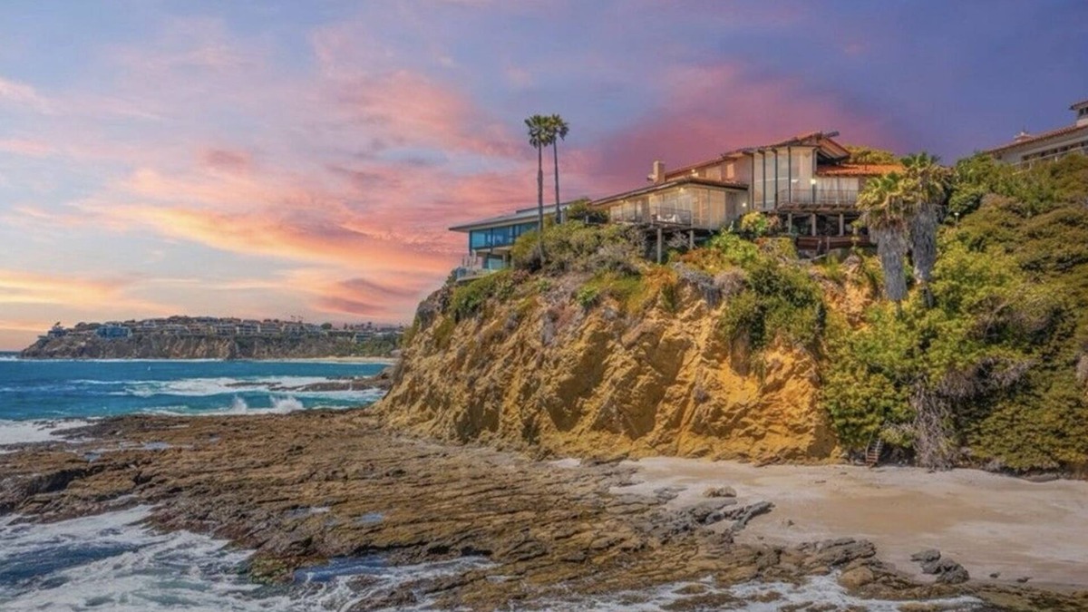 Laguna Beach House | Relaxing getaway with your own private beach just foot steps away.