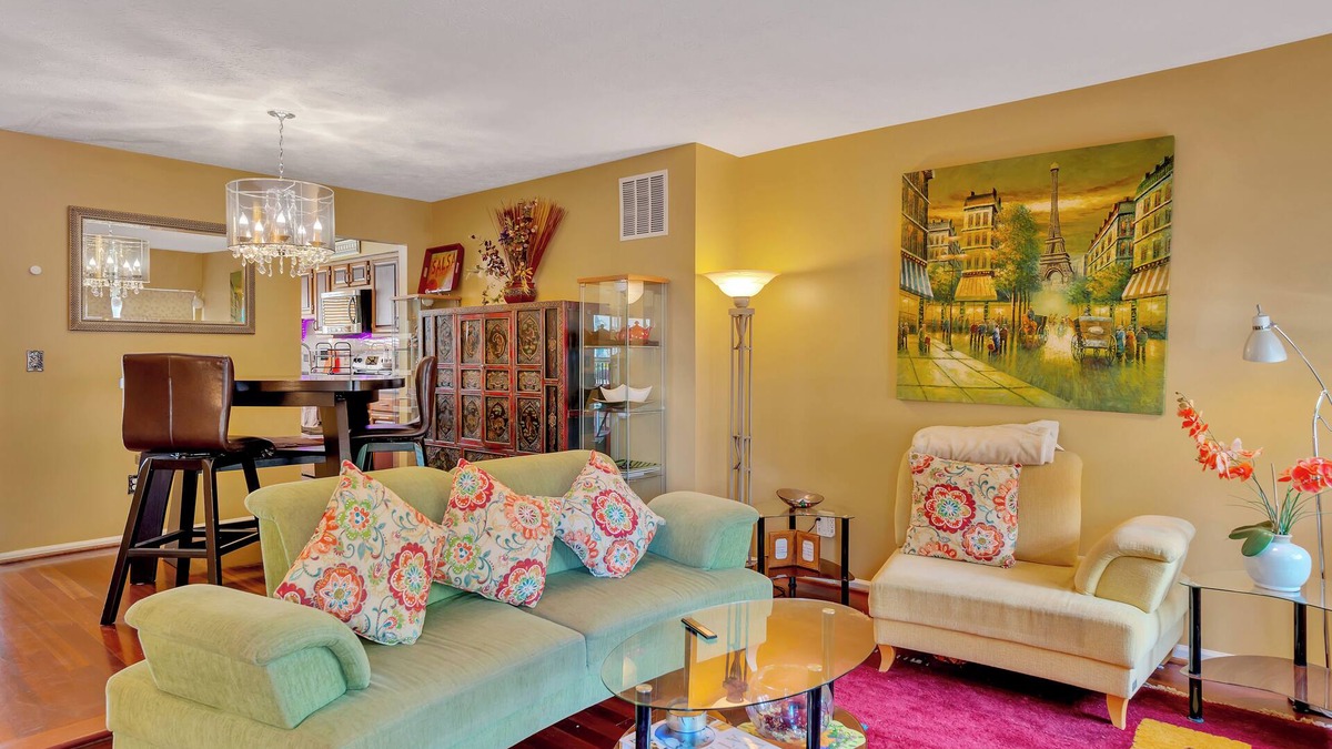 Fairfax House | Relaxing, Gorgeous Townhouse with 2 Spacious Master Bedrooms