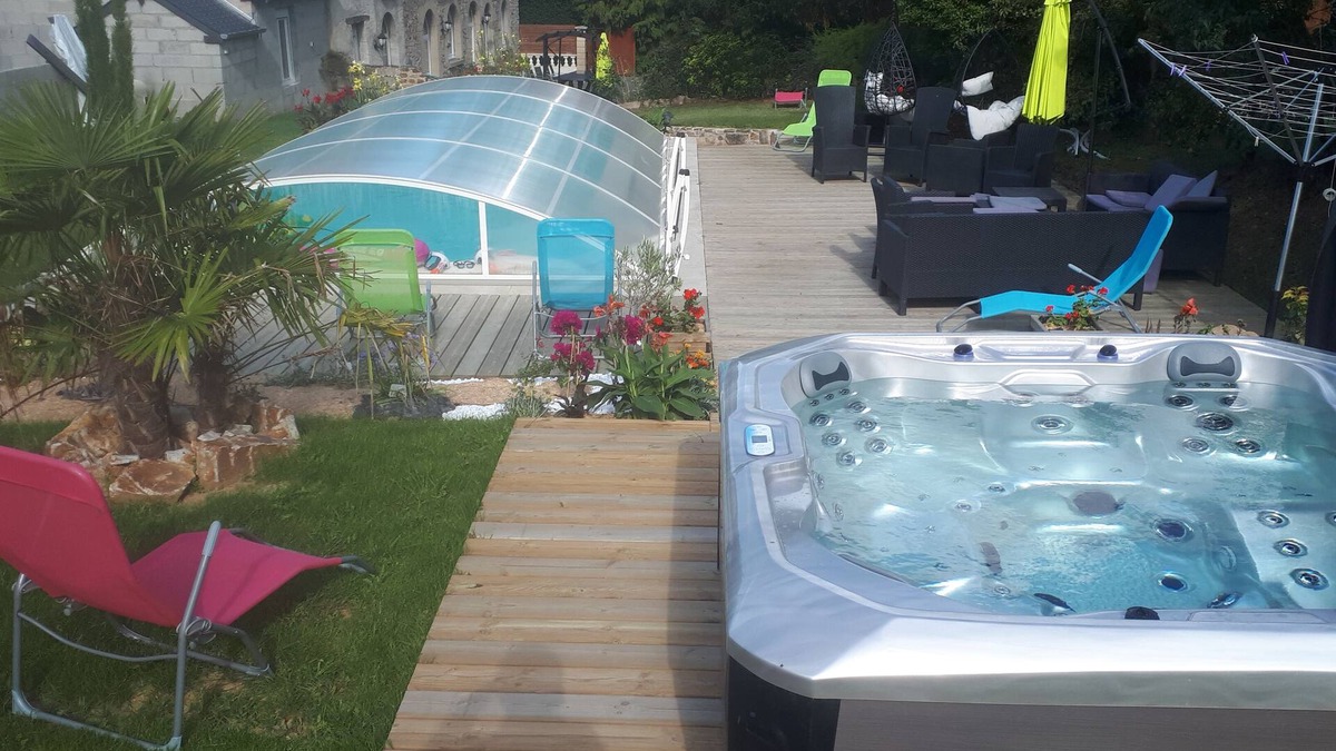 Guitte House | Relaxing green vacations in the heart of the Rance Valley, jacuzzi and swimming pool.