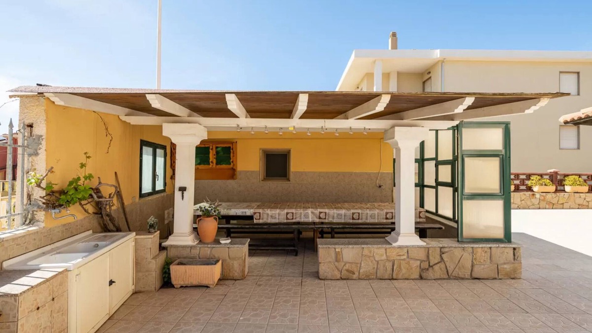 Lu Bagnu Apartment | Relaxing holiday home 50m from Lu Bagnu beach