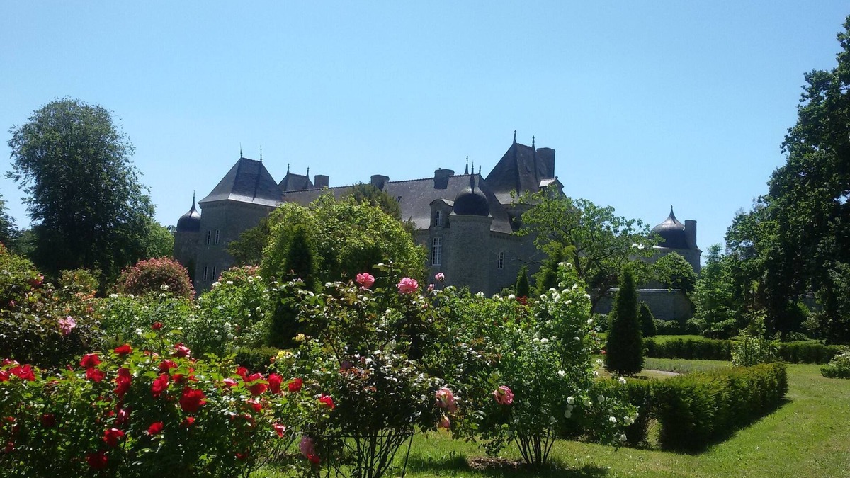 Saint-Glen Other | Relaxing holiday in the Château with its own park and lakescape