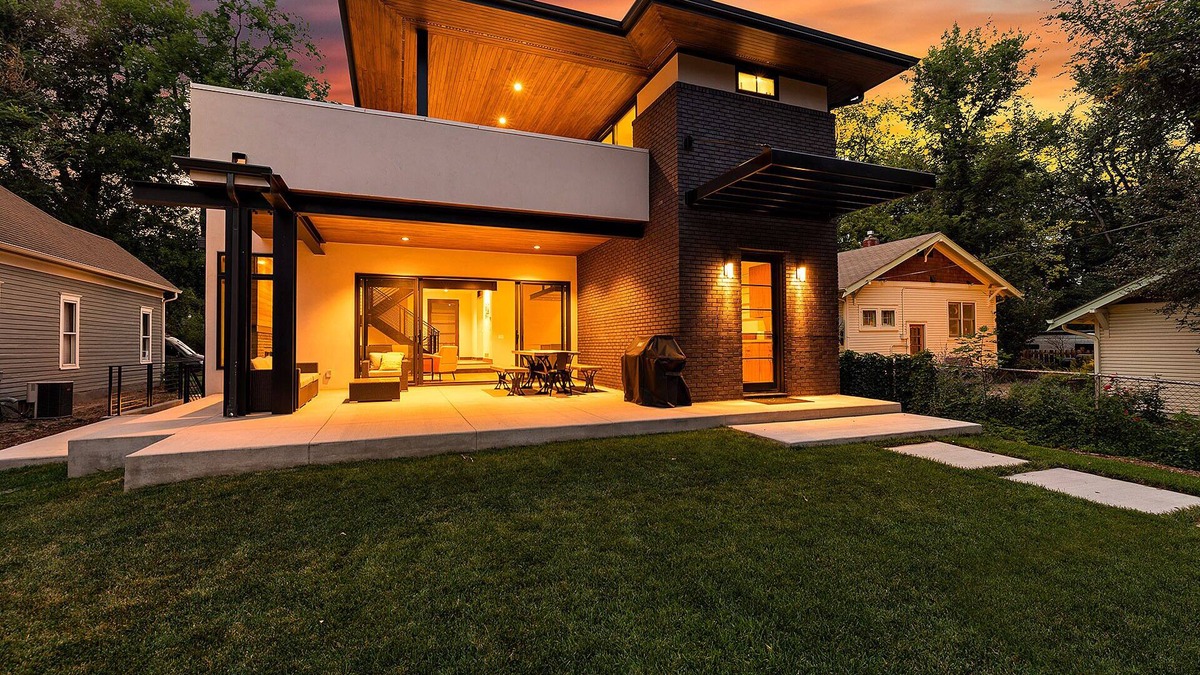 Old Town West House | Relaxing in Paradise W Private Roof Top Deck!